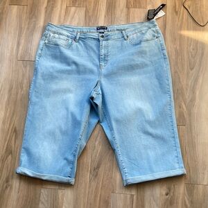Architect Light wash cuffed  Denim Jean Capri with stretch 24W